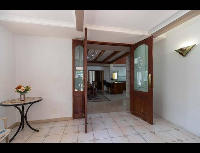 6 BEDROOM HOUSE FOR SALE IN MORELETAPARK